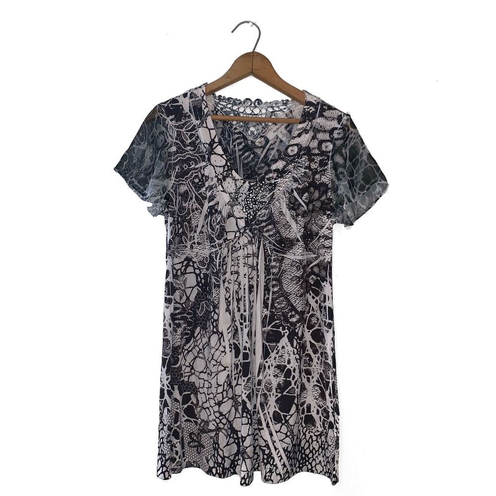 Style & Co black and white flowy bedazzled top M